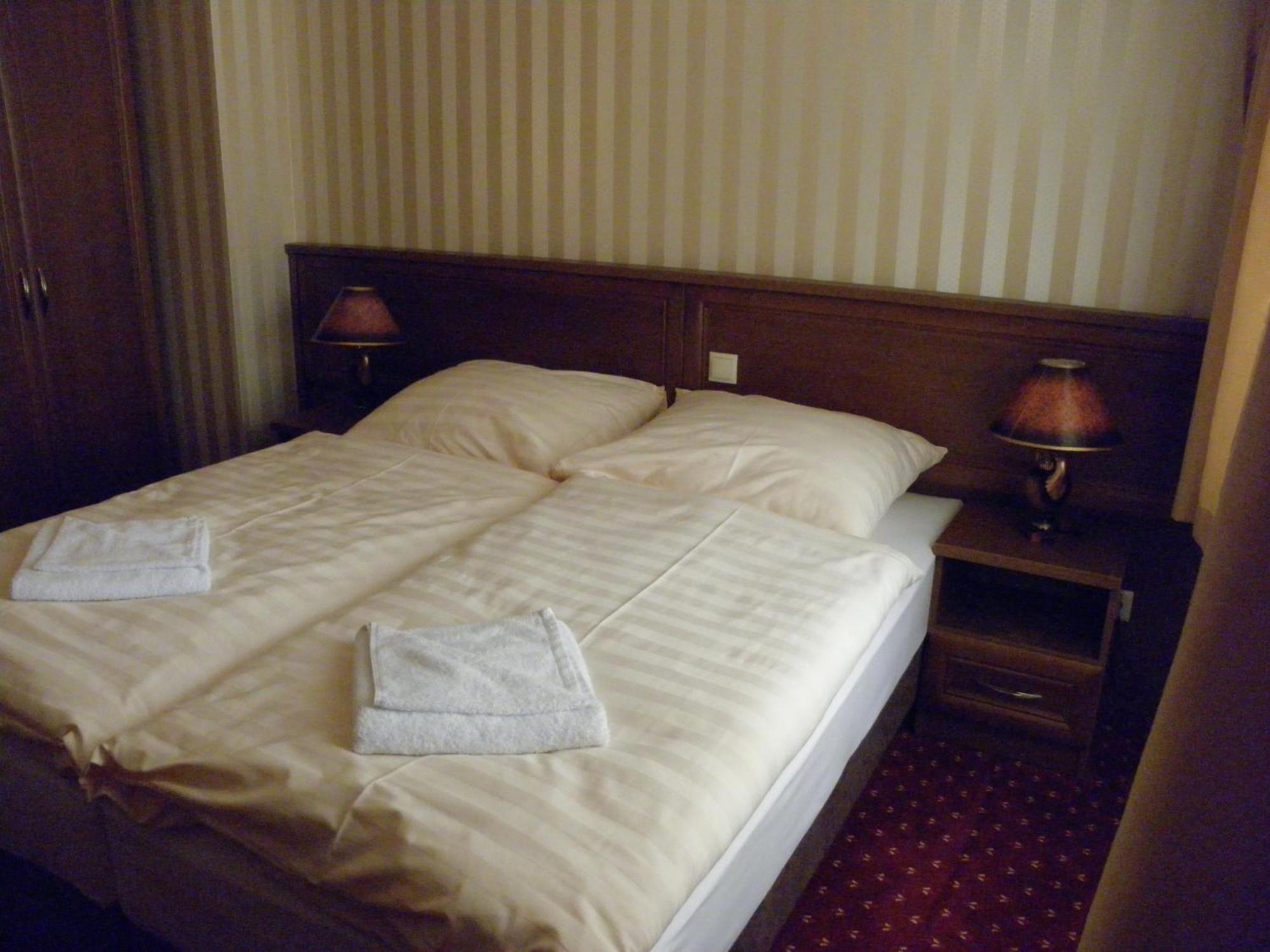 Palac Lucja Bb Zakrzów Extérieur photo
