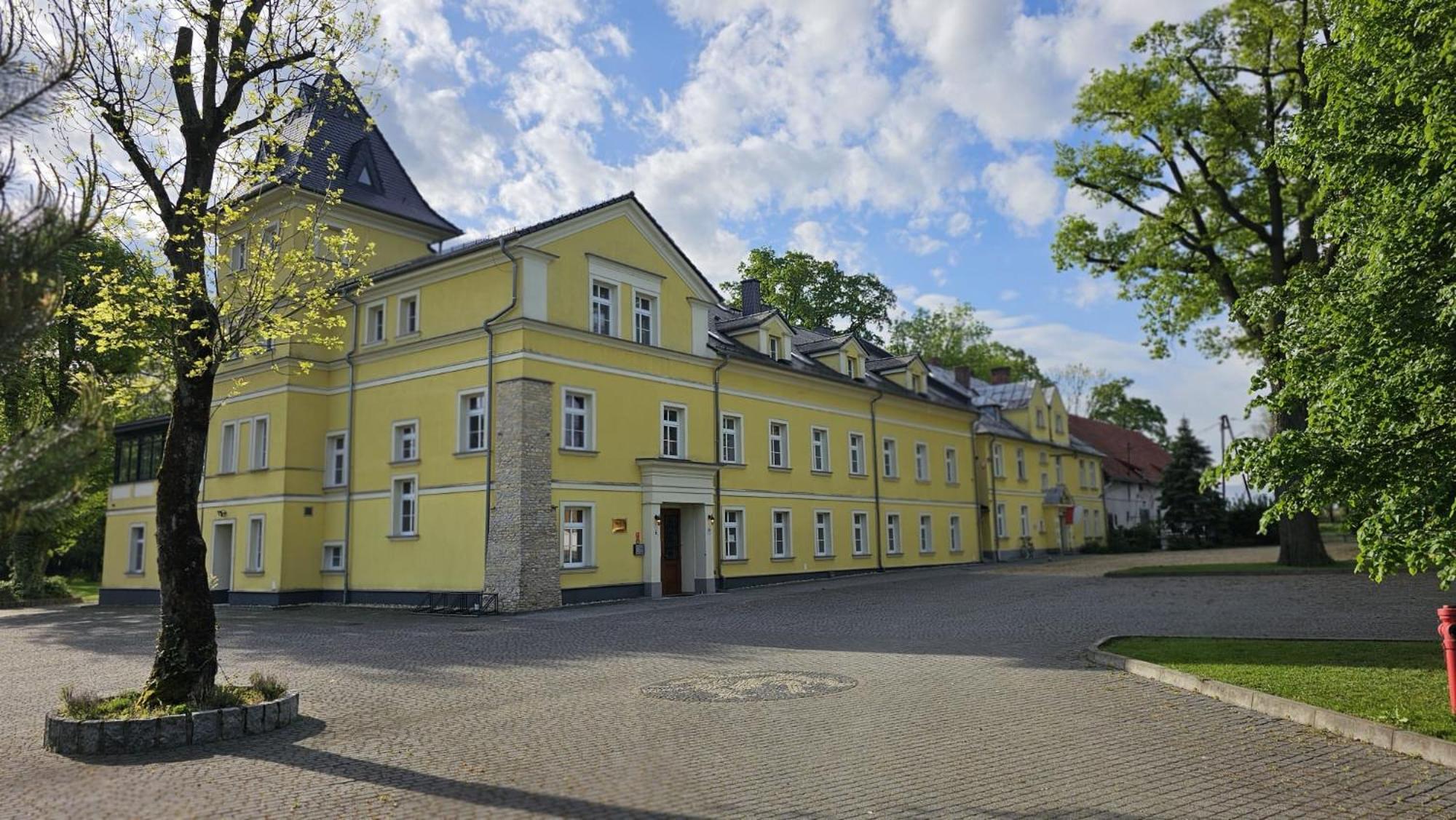 Palac Lucja Bb Zakrzów Extérieur photo