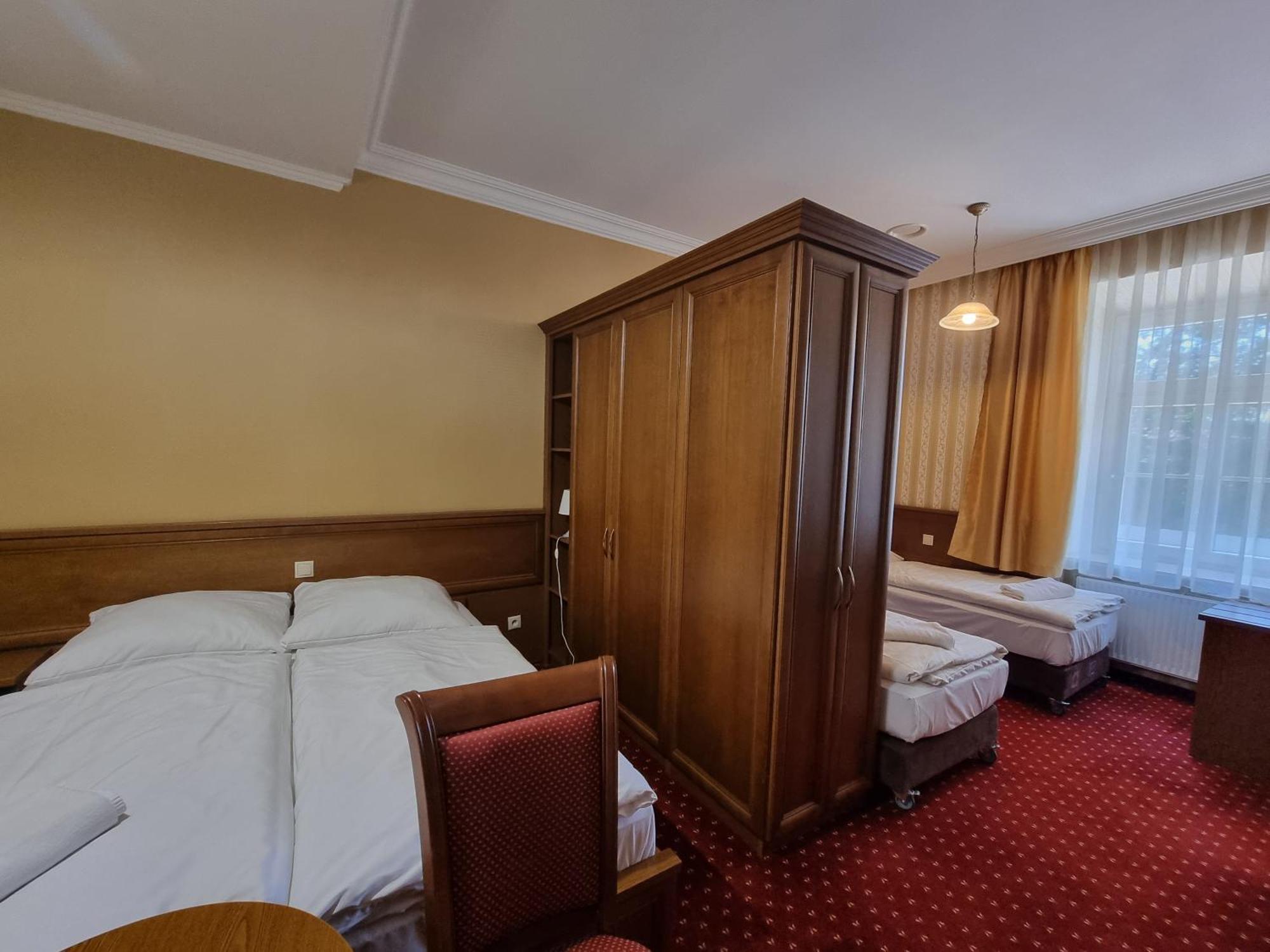 Palac Lucja Bb Zakrzów Extérieur photo