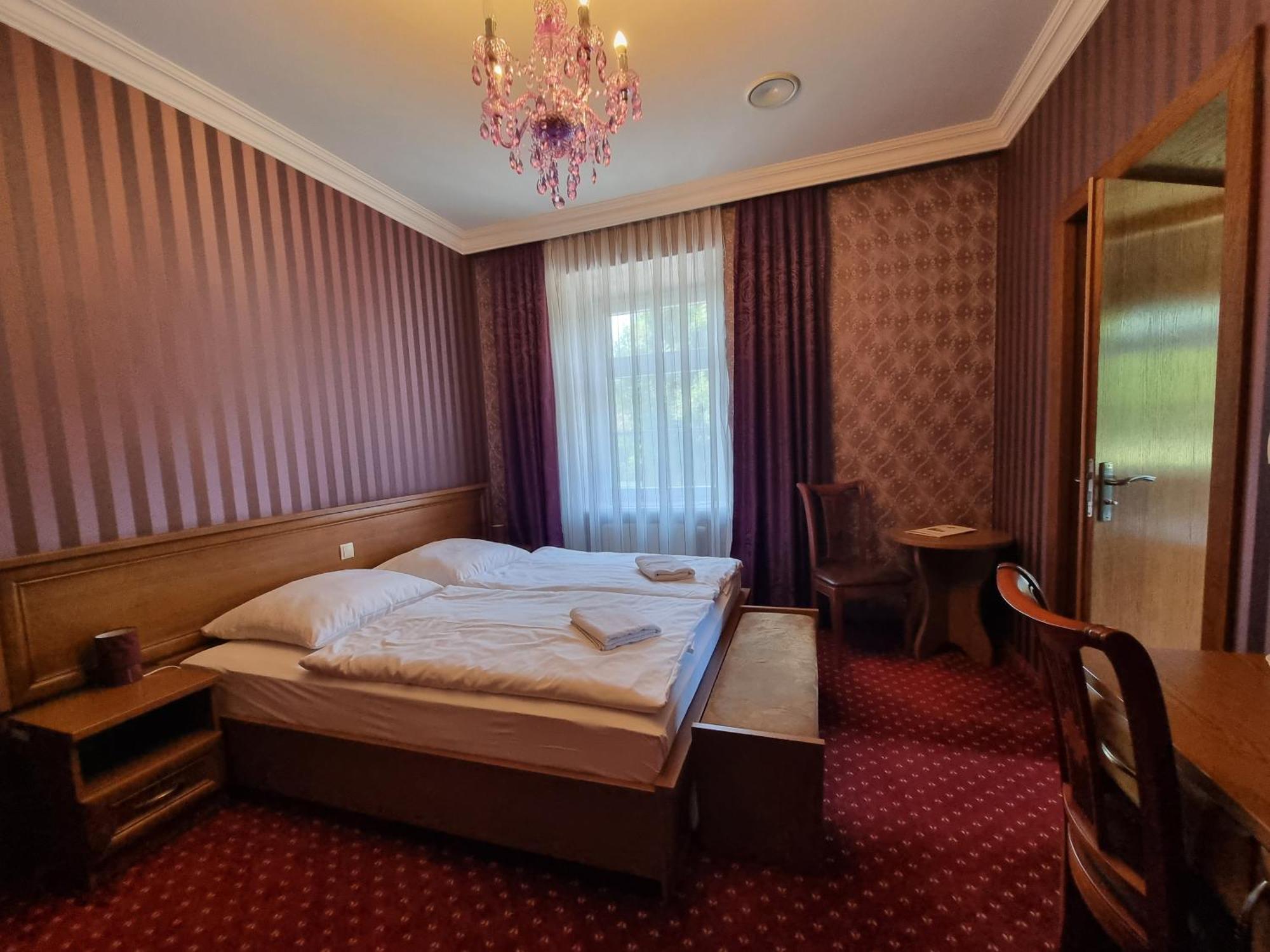 Palac Lucja Bb Zakrzów Extérieur photo