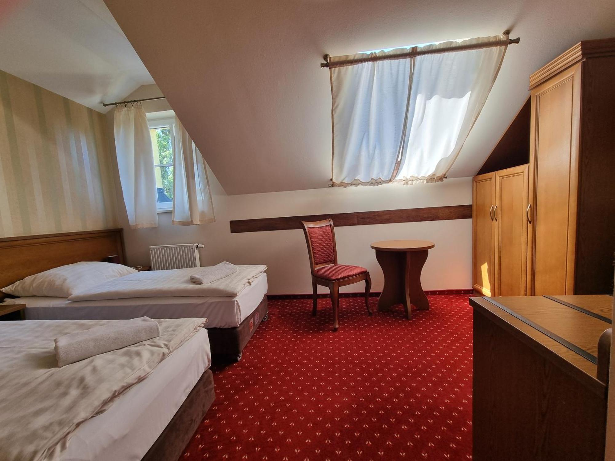 Palac Lucja Bb Zakrzów Extérieur photo