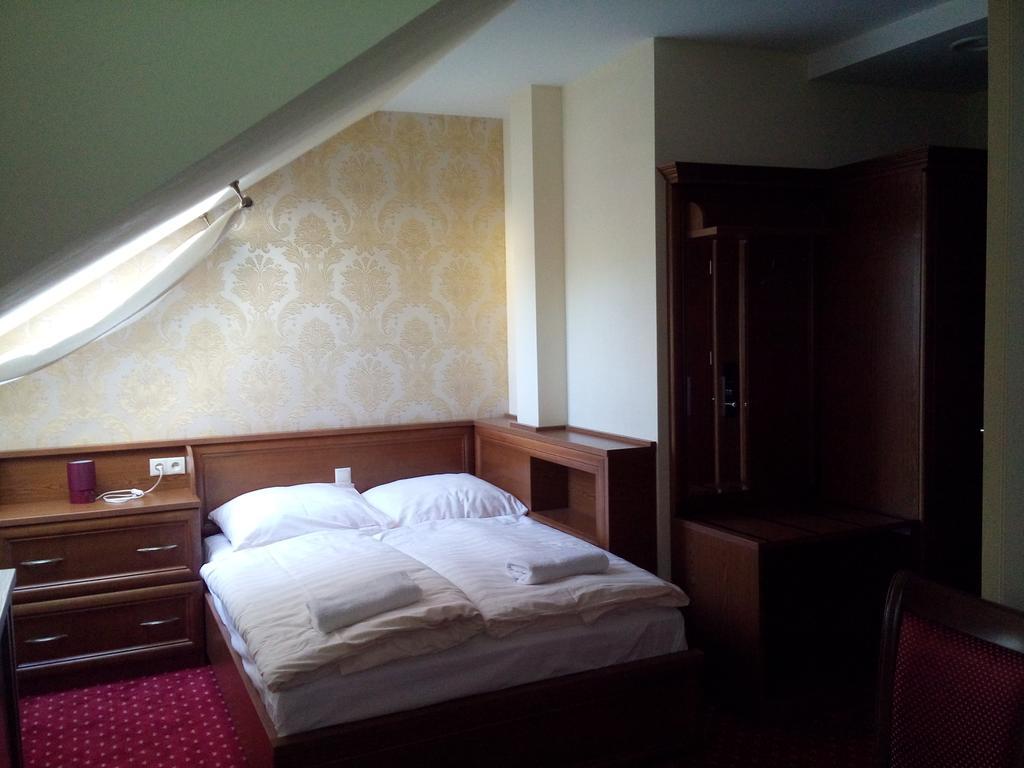 Palac Lucja Bb Zakrzów Extérieur photo