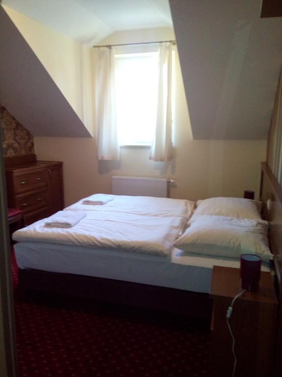 Palac Lucja Bb Zakrzów Extérieur photo