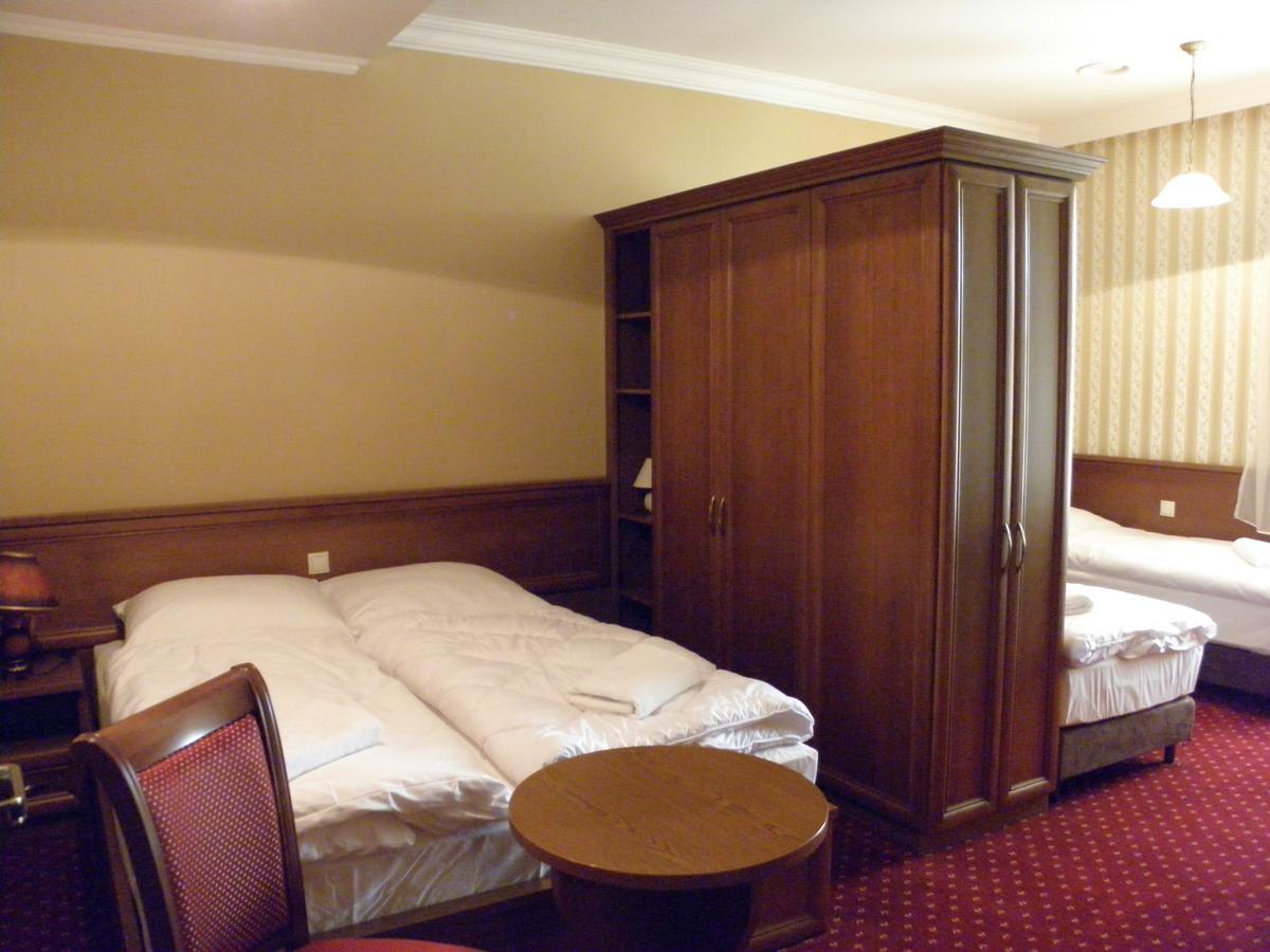 Palac Lucja Bb Zakrzów Extérieur photo
